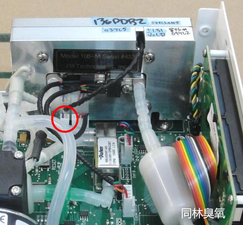 美國2B 106-L型和106-M型臭氧監(jiān)測儀UV燈組件如何更(圖1)